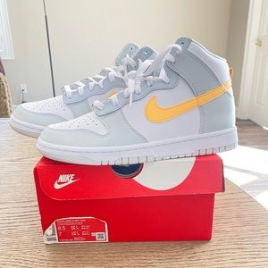 NIKE women’s dunk high tops-Size 8.5